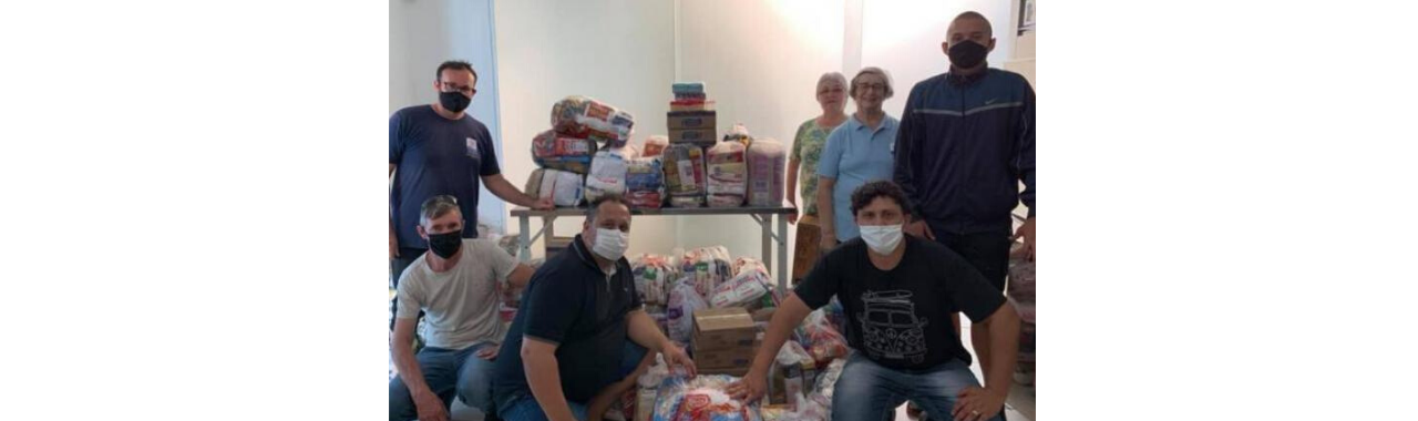 Ação Solidaria de Vereadores e Servidores da Câmara Municipal de Itajaí Fazem doação de 60 Cestas Para Atendimentos as Famílias